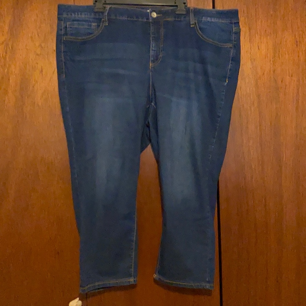 EST. 1946 Denim Capris